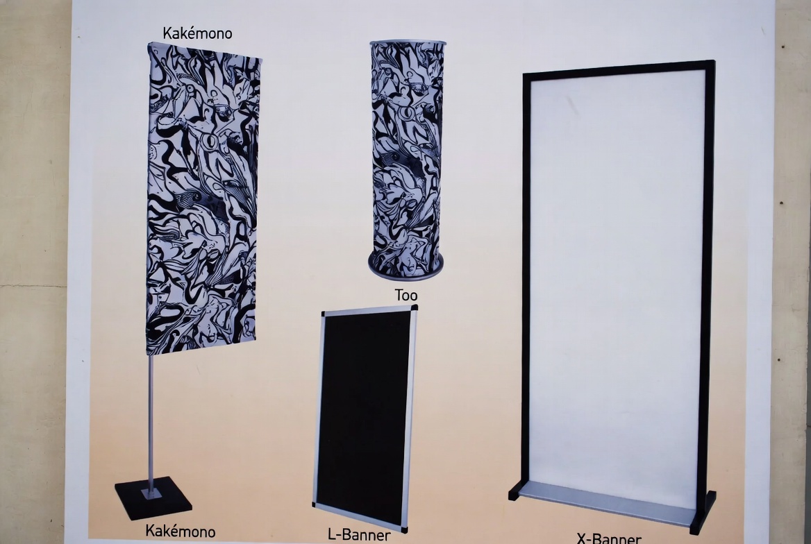 Pour être visible choisissez un kakémono sur rollup-corner.com.