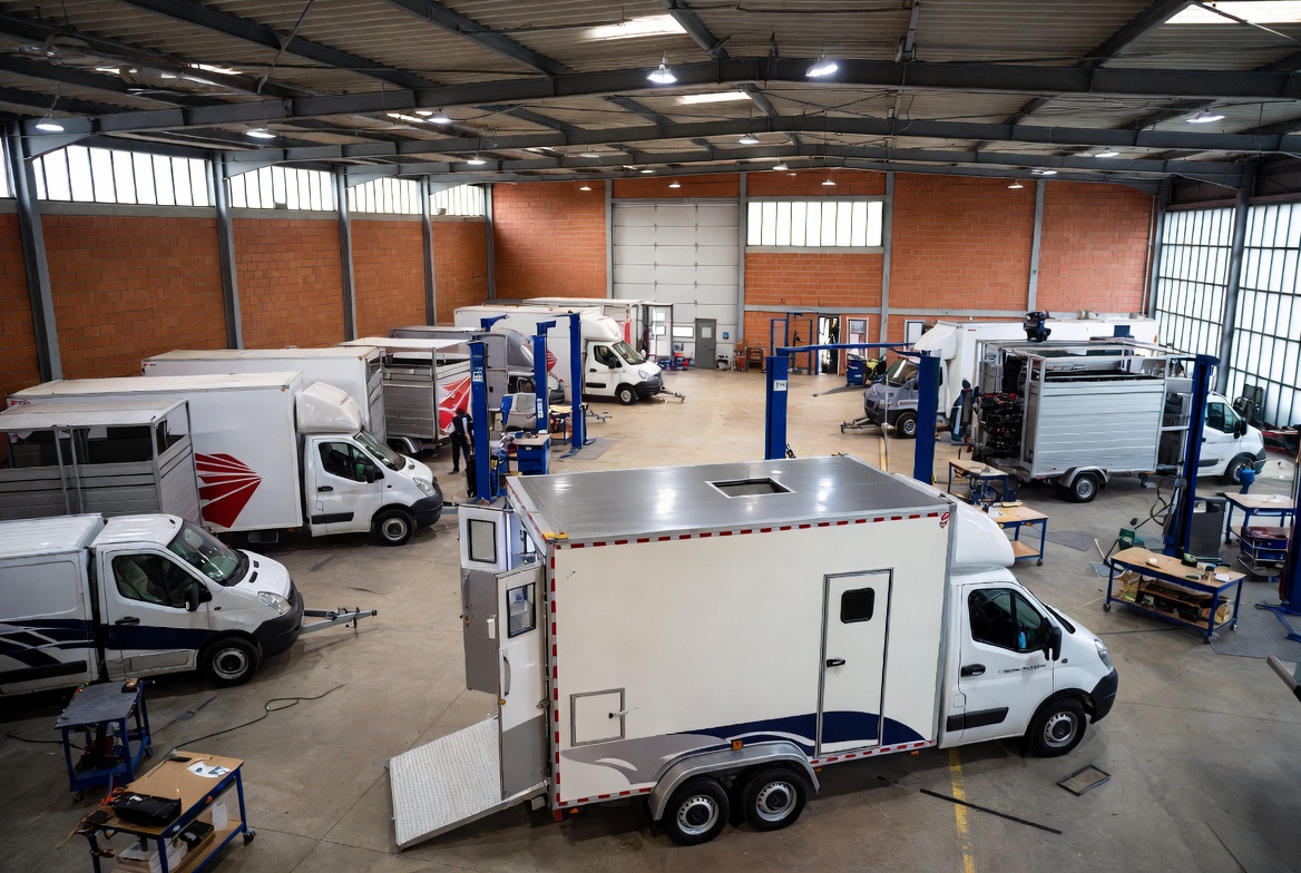 La solution pour le transport de vos chevaux se trouve sur carrosserie-ameline.com.