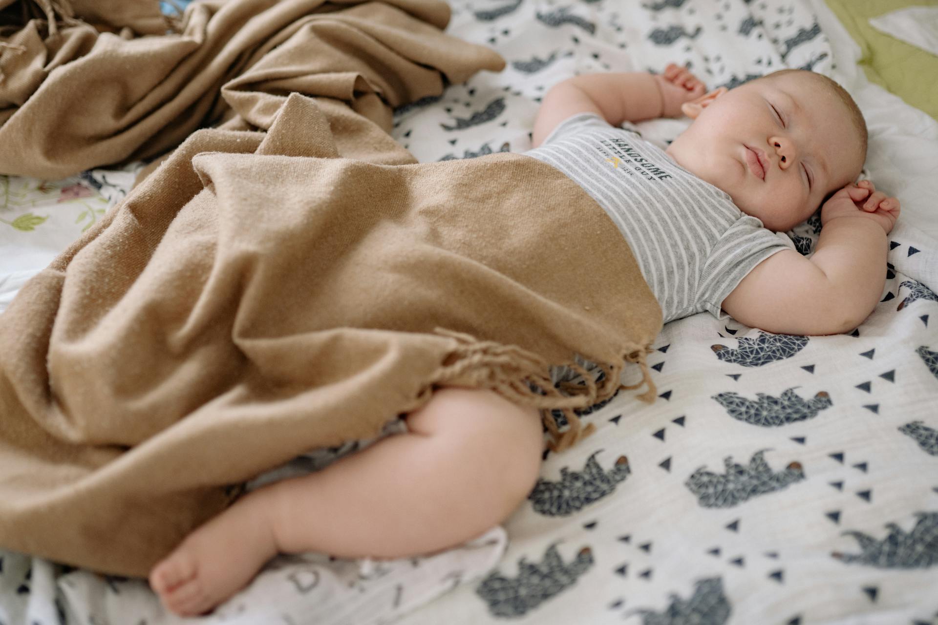 Sommeil de bébé : trop chaud, trop froid, quel pyjama choisir ?