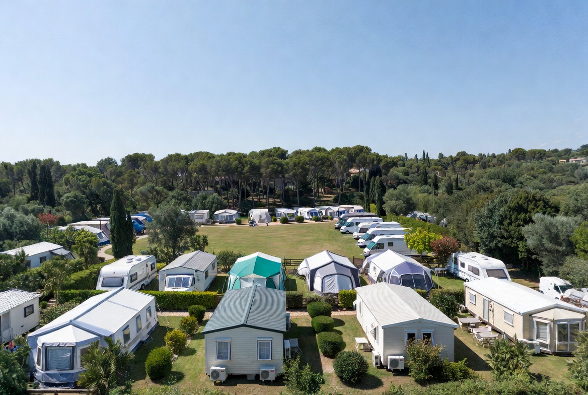 Découvrez vite le camping du Château de Galinée en Bretagne !