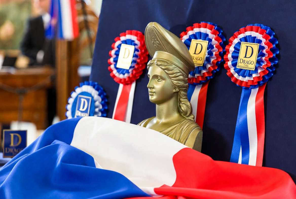 Maire-adjoint : port de l’écharpe et du collier de cérémonie